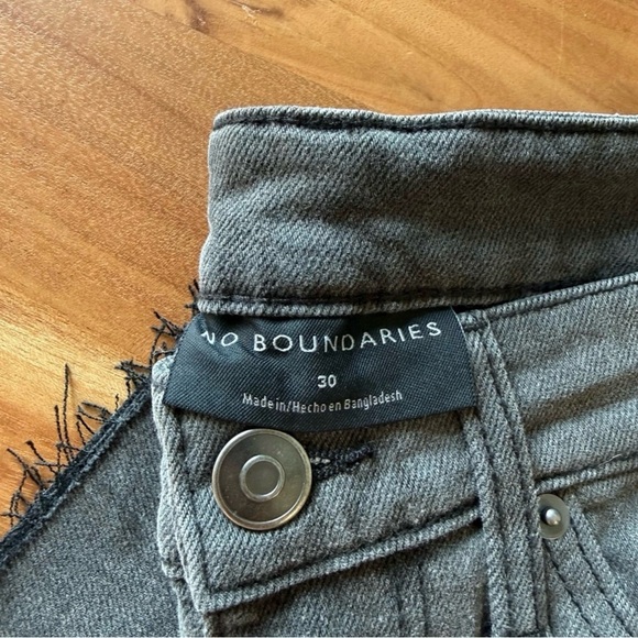 NWT 3 pairs of Men's Casual Denim Shorts - Picture 2 of 12